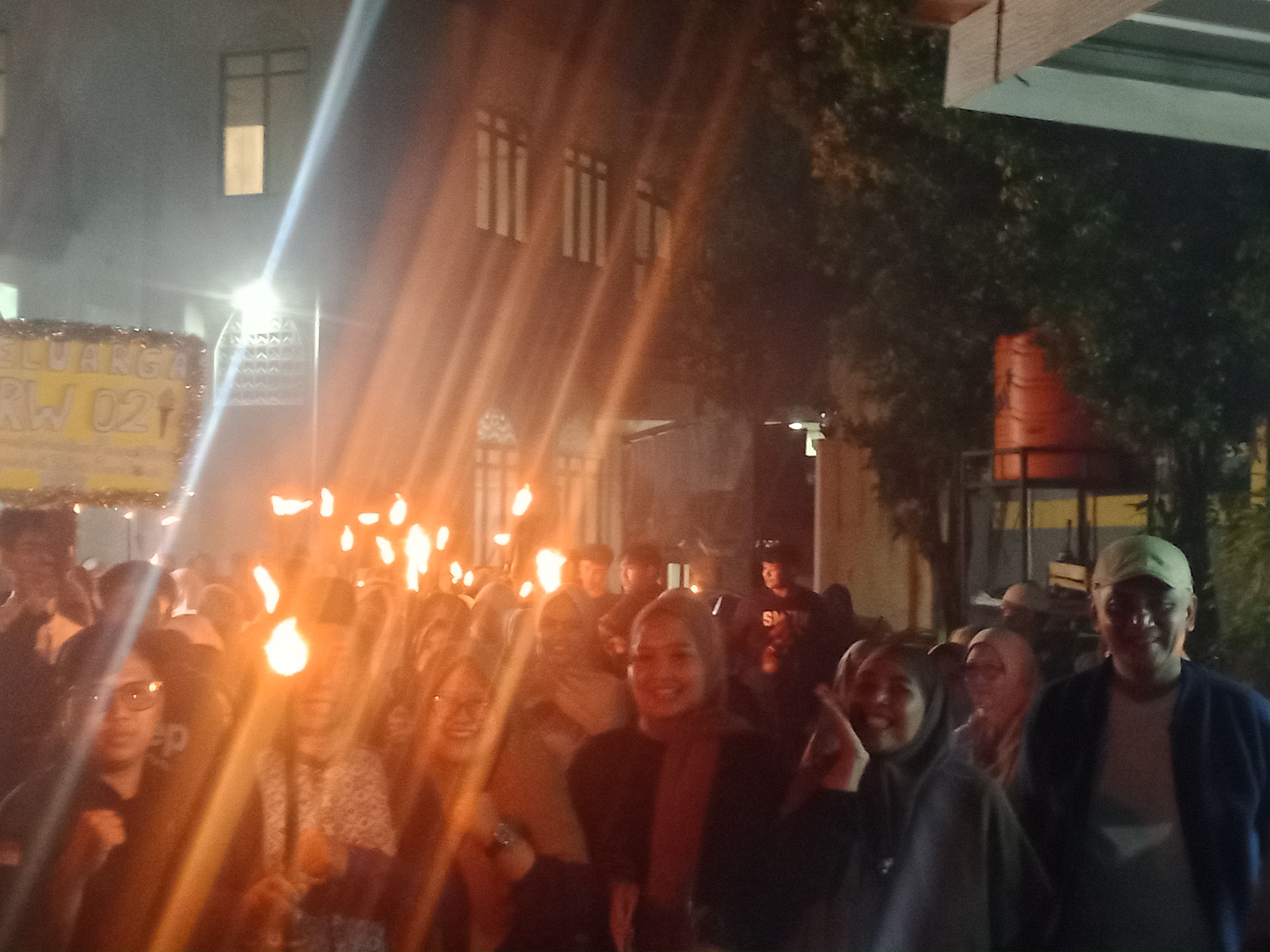 Pawai Obor Meriah Sambut Tahun Baru Islam 1 Muharram 1448 Hijriah di Kelurahan Semplak